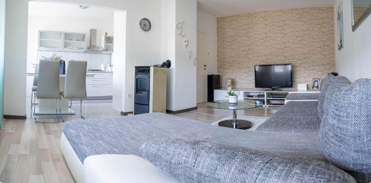 クニンApartman Mアパートメント エクステリア 写真
