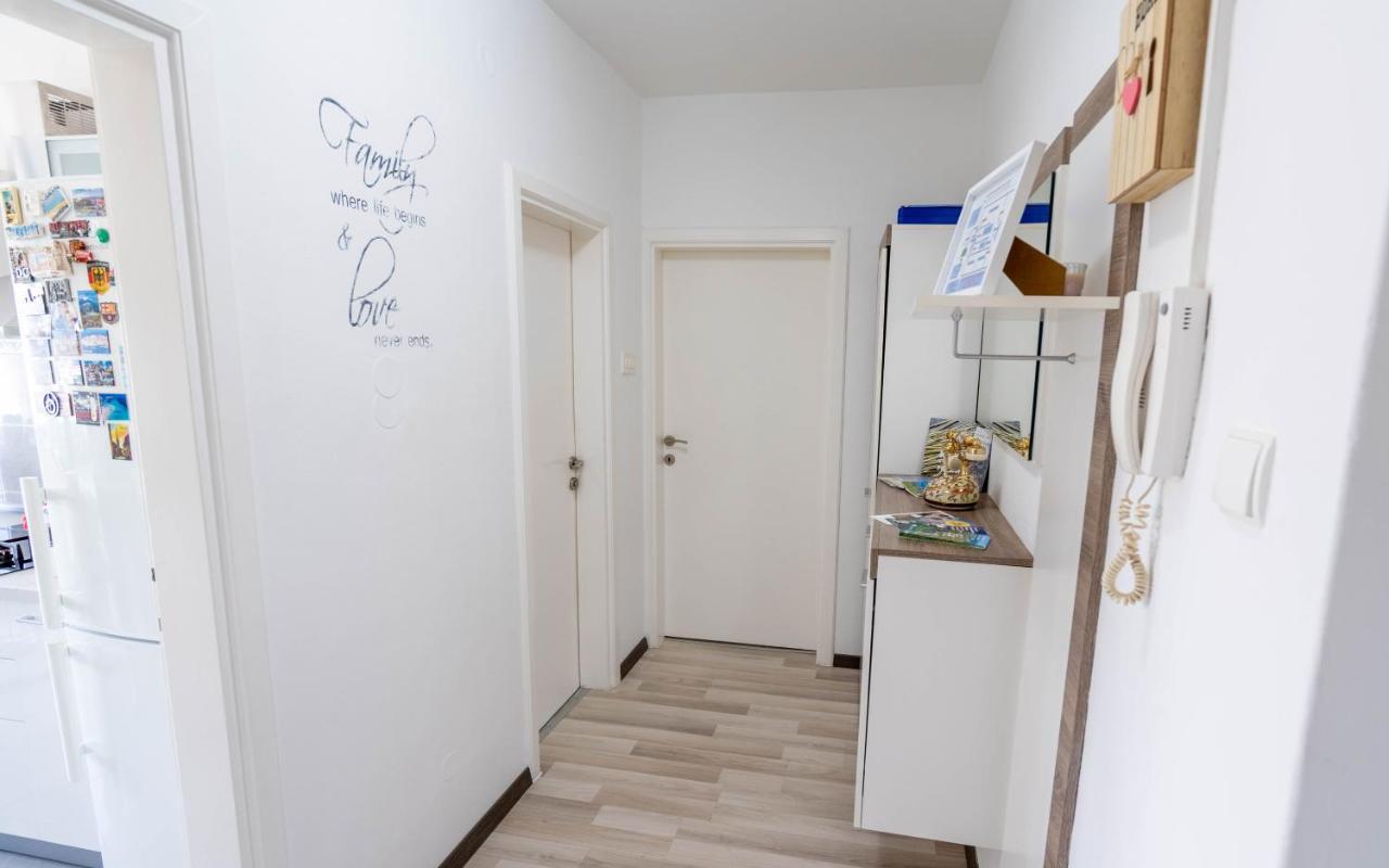 クニンApartman Mアパートメント エクステリア 写真