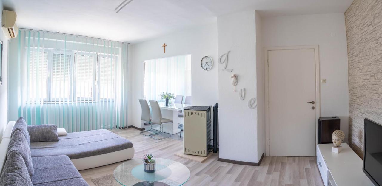 クニンApartman Mアパートメント エクステリア 写真