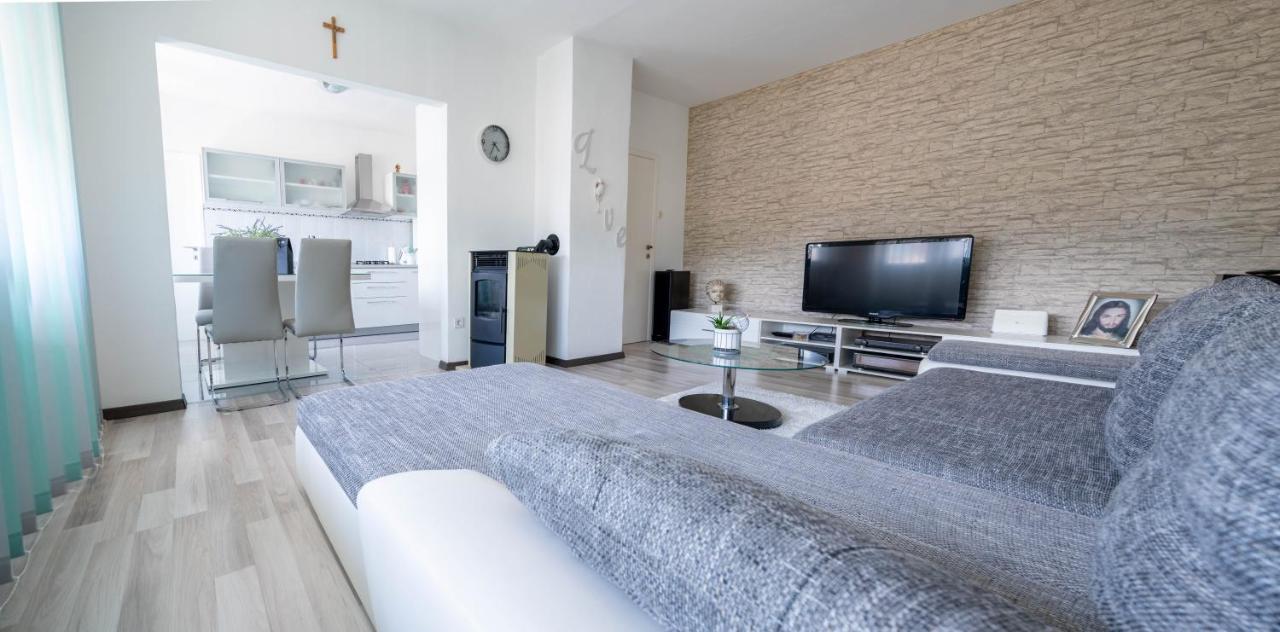 クニンApartman Mアパートメント エクステリア 写真