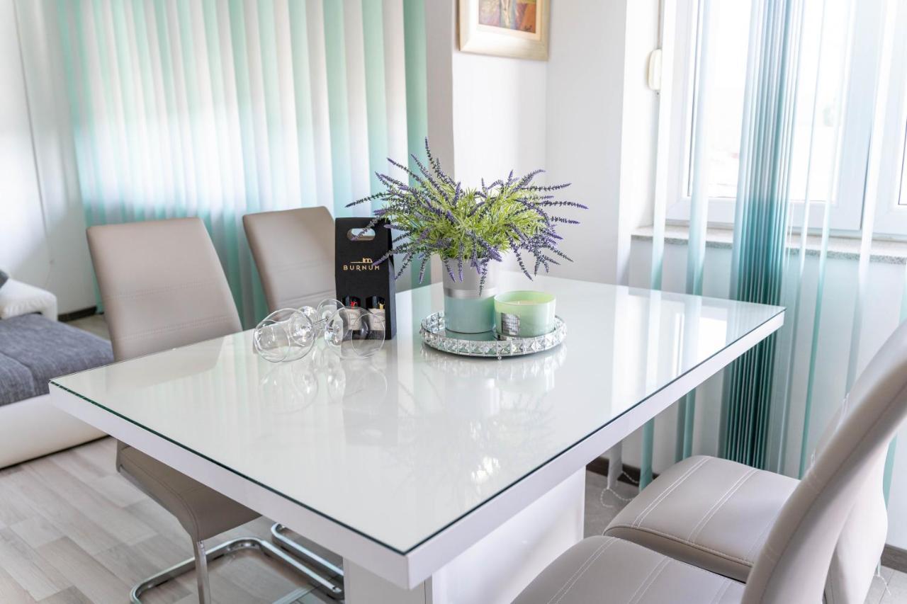 クニンApartman Mアパートメント エクステリア 写真